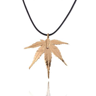 China True Arca Leaf Necklace from Santa Market Trends Maple Leaf American and European Natural Jewelry in Necklaces for Birthday for sale