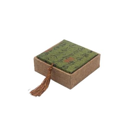 China Chinese Style Vintage Design Recyclable Jewelry Packaging Classic Canvas Jewelry Box With Tassel for sale