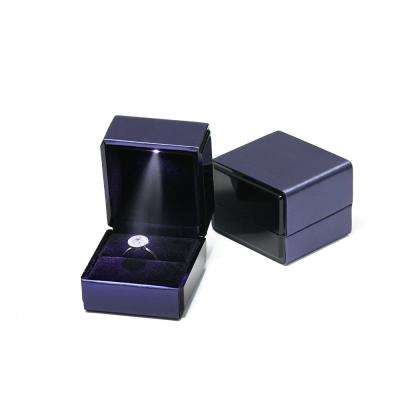 China Fashionable Luxury LED Black Velvet Jewelry Gift Box PU Leather LED Jewelry Box for sale