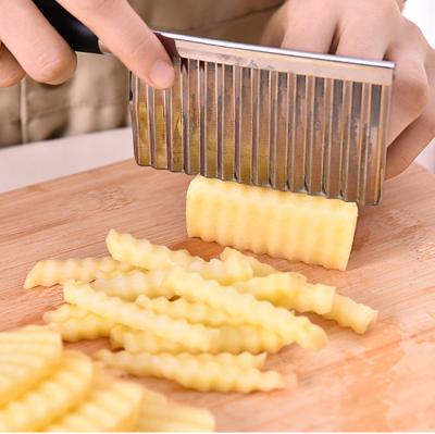 China 2022 New Viable Stainless Steel Potato Wavy Edged Vegetable Knife Kitchen Instrument Fruit Peeler Potato Slicer Cutter Cooking Tools for sale