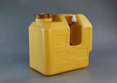 Cina portabile 30L plastica jerrycan HDPE 8 galloni secchio d'acqua con rubinetto e lozione sapone liquido bottiglia per auto all'aperto campeggio in vendita