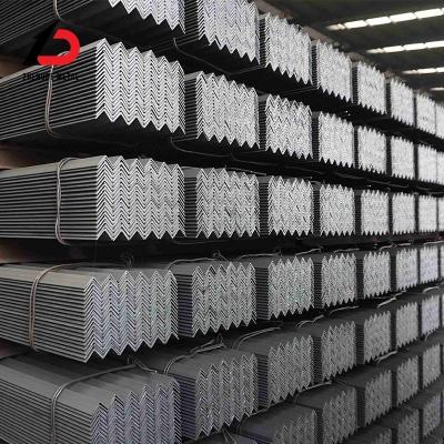 Cina A36 Q235 SS400 St37 Q235 SS400 A36 ASTM JIS Mild Structural Equal Angle Steel Bar laminato a caldo in vendita