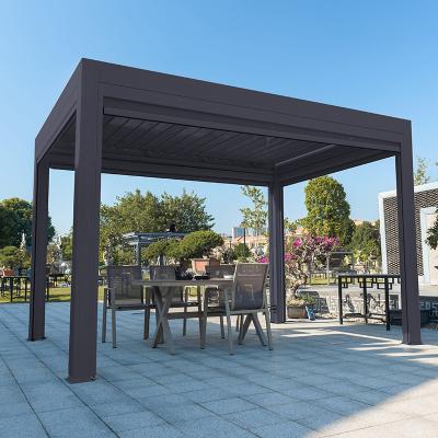 China Pérgola de aluminio Louvered ajustable de la yarda del chalet con el tejado y los lados retractables en venta