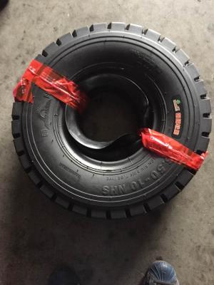 China Stand up 2 tonne Forklift Tyre For gas powered / diesel forklift truck for sale