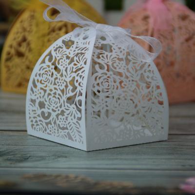 China 2021 New Style Recyclable Box Candy Box Romantic Indian Sweet Packaging Wedding Wedding Party Favors For Guests With Butterfly Decoration for sale