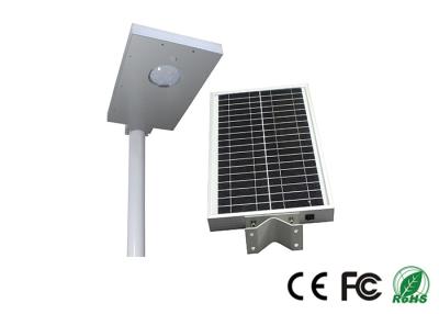 China 3000-7000k All In One Solar Led Street Light System High Efficiency for sale