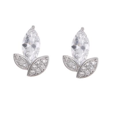 China Trendy Fashion Creative Diamond Flower Designer Stud Earrings Wholesale Fashionable Elegant Fast Shipping Shinning Earrings for sale