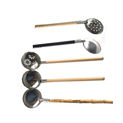 China New Design Kitchen Handle Tool Soup Spoon Wooden Hot Spoon Notched Notched Spoon en venta