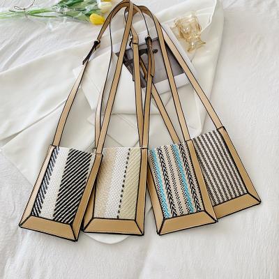 China Simple Stylish Lady New Arrival Phone Bag Small For Women Beach Bag Vertical Straw Woven Bag For Ladies for sale