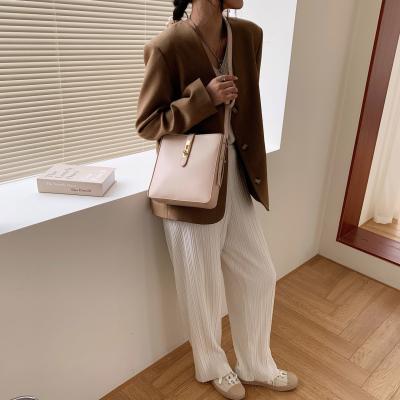 China 2021 New Fashion Women's Small Bucket Bag Summer Simple Leather Lady Bags Leisure Soft Purses for sale