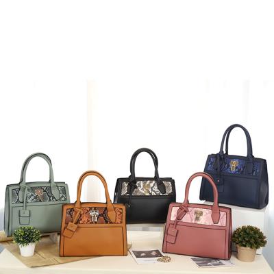 China Lady HEC Good Quality Snakeskin Pattern Large Capacity Handbag Fashion Ladies Splicing Cross - Body Handbag for sale