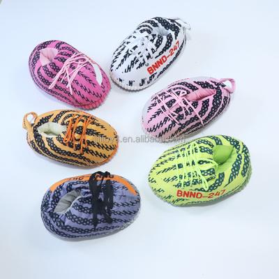 China Cushioning Indoor Slippers Yezzy Plush Slppers Indoor Shoes Yezzy Women Slippers Fancy Bedroom Sneaker Women Slippers for sale