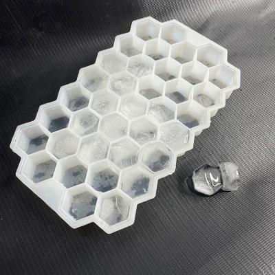 China Small Viable Silicone Ice Cube Trays and 7 Cavities Ice Molds with Lids for Reusable Whiskey Cocktails for sale