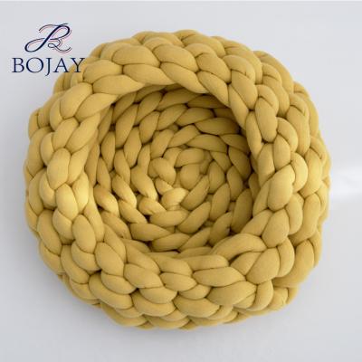 China Sustainable Hand Knitted Braid Pet Bed Room With Cotton Tube Dyed Yarn, Super Soft Machine Washable, Not Easily Loose Shape for sale