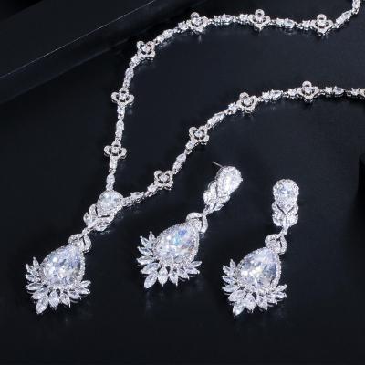 China Vintage Factory New Bride Wedding Dress Zircon Set Two Piece Set Wedding Jewelry Necklace Earrings Chain for sale