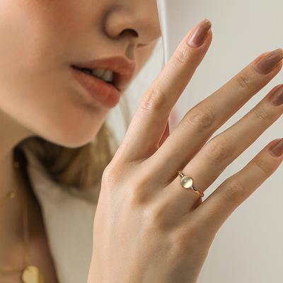 China Romantic Natural S925 Sterling Silver Ring Moonstone 14K Gold Round Hammer Ring Party Accessories Personalized Ring for sale