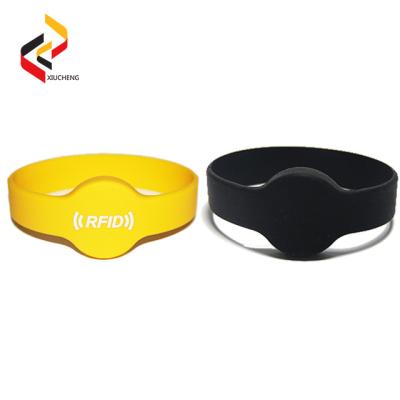 China 13.56MHz Programmable Reusable NFC RFID Silicone Wristband for sale