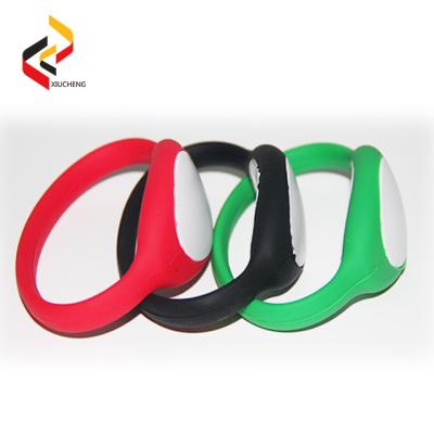 China Free sample Customized Logo HF RFID NXP MIFARE S50 wristbands adjustable Rubber Bracelet made in China for sale