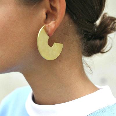 China Environmental Friendly Hot Minimalist Circles Metal Studs Earring Round Semicircle Earrings Aretes Dorados for sale