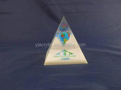 China Custom clear acrylic pyramid from Europe, clear plastic glass pyramid paperweight for sale