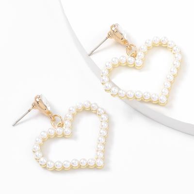 China 2021 New Eco-Friend Alloy Diamond And Pearl Heart Shaped Earrings for sale