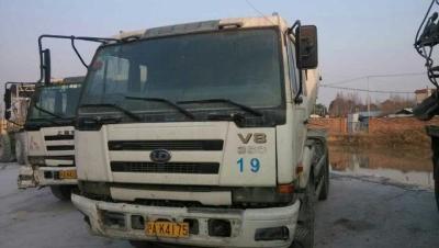 中国 秒針のトラックミキサの Hino 8cbm 具体的な混合装置 販売のため