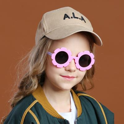 China 2021 New Fashion Children's Flower Style Sunglasses Japanese Parent-child Cartoon Polarized Sunglasses for sale