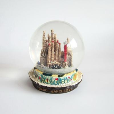 China Cheap People Art Manufacture 2022 Snow Globe and Custom Snow Globes for Sale for sale