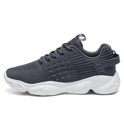 China New fashion trend style fly knit breathable sports shoes men's sports running shoes casual varley running à venda