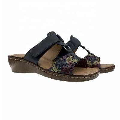 China Fashion Trend Ladies Wedge Sandals Summer Slip On Beach Slide Open Toe Mules Platform For Women Peep Toe Hollow Out Flower Vintage Sandals for sale