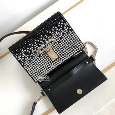 China Joker luxury one-shoulder motion sensing metal high value gradient diamond-encrusted chain handbag diagonal handbag for sale