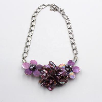 China Fashion Trendy Unique Jewelry Spring Coloful Broom Shell Weaving Flower Purple Shell Weaving Flower Necklace For Women Gift for sale