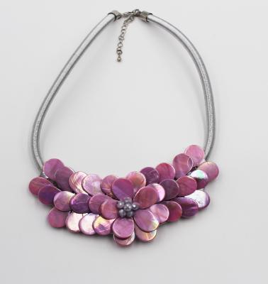 China TRENDY Violet Shell Flower Choker Necklace For Women Fashion Jewelry Necklace Freshwater Pearl for sale