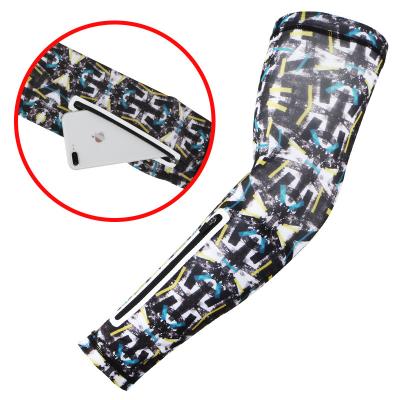 China Breathable Arm Covers Sleeves Sports Multifunctional Sunscreen Ice Sleeves Arm Guard Mobile Phone Arm Cover Seamless Zipper Pock for sale