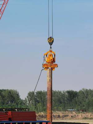 China 240KN Vibrationshammer Pile Driver AP90A Kran Typ mit 10,3 mm Amplitude zu verkaufen