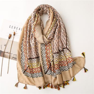 China Cotton and new summer temperament spring and summer temperament lady sunscreen cotton tassel scarf soft canvas beach towel for sale