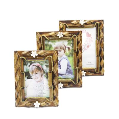 China New creative home decorative photo frame design flower and hemp rope decorate photo frame bamboo and pine wood picture frame for sale