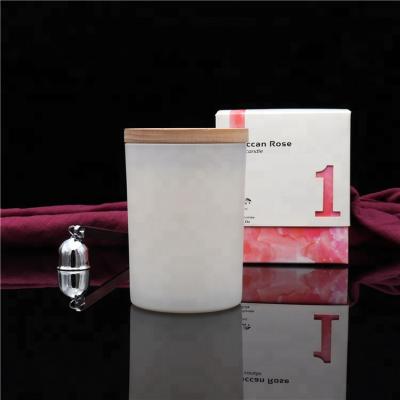 China Luxury home scented soy wax fragrnce glass scented candle with candle box for sale