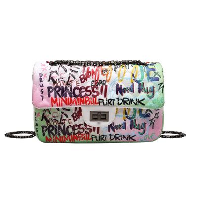 China 2021 chain shoulder bag women doodle shoulder bucket cross - fashionable body handbag lady handbags graffiti hanbags factory for sale