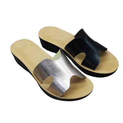 China 2021 Summer Lightweight Cool Silver Leather Comfortable Luxury Sandals For Women for sale