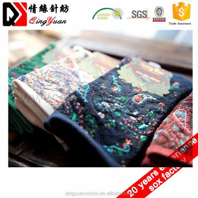 China Antibacterial Wholesale Custom Jacquard Vintage Flower Socks Girls Socks for sale