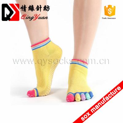 China Custom sales Taobao logo grip socks full toe anti-slip hot yoga pilates trampoline with non slip for sale