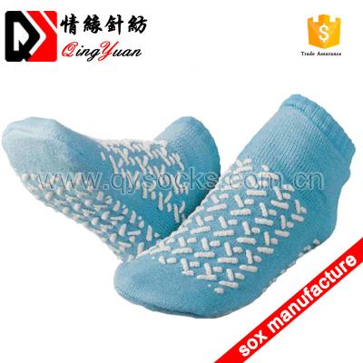 China Antibacterial Comfortable Single Double Tread Non-slip Hospital Patient Slipper Slips Medical for sale