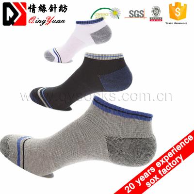 China Anti-slip factory wholesales 100% cotton boat men's ankle socks with towel bottom for sale