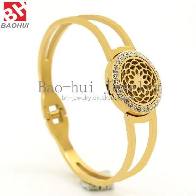 China New Arrival Gold Essential Oil Diffuser Casual/Sporty Bracelet (Size: 41*62MM, Pendant Diameter: 25MM Stainless Steel Aromatherapy Pendant Bracelet) for sale