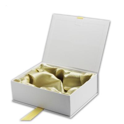 China Handmade Wholesale Custom Luxury White Paper Cardboard Folding Packaging Gift Box for sale