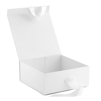 China Handmade Matte White Folding Rigid Paper Cardboard Packaging Gift Box With Magnetic Lid Closure for sale