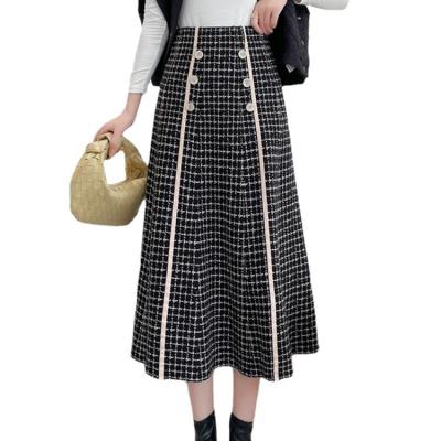 China 2022 Fashion Women High Waist Anti-Static Button Decorative Stripe Knit Half Skirt for sale