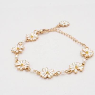 China Classic Custom Made Cute High Quality Resin Flower Brass 18K Gold Plated Charm Glitter Bracelet for sale