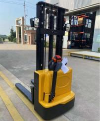 China 1.5t 2t 3m 4m Electric Forklift Stacker Pallet Truck Portable Small Turning Radius Customized for sale